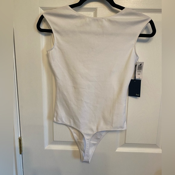 NEW Wilfred Free Aritzia NWT White Tazanna Scoop Neck Short Cap Sleeve Bodysuit - Picture 6 of 6